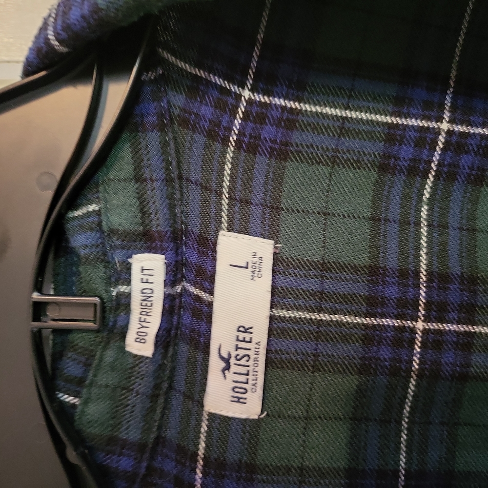 Hollister womenβs size L flannel Boyfriend Fit - Picture 2 of 8